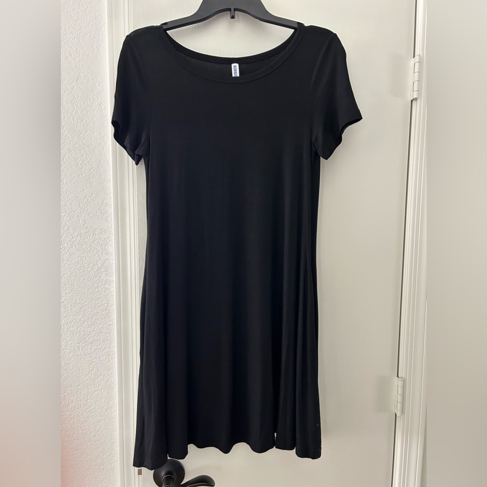 NWOT Super Cute Black Short Sleeve Midi Dress With Pockets. Size Small